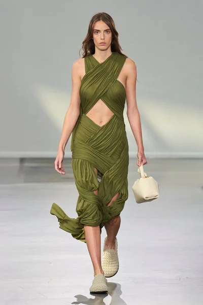 Look 15